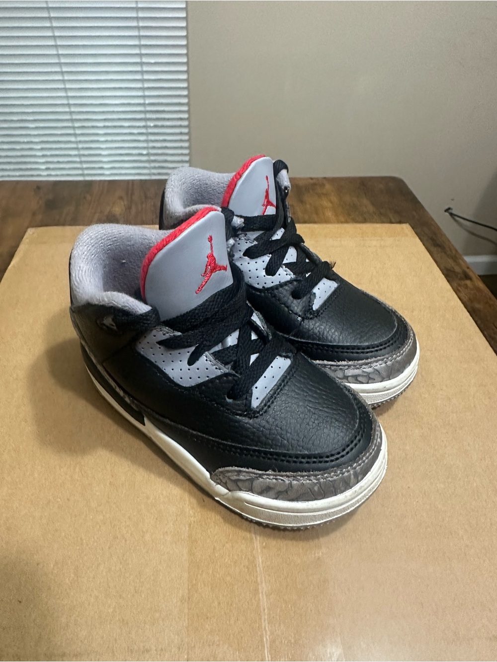 Air Jordan Retro 3 “ Bred “ TD .. size 7C